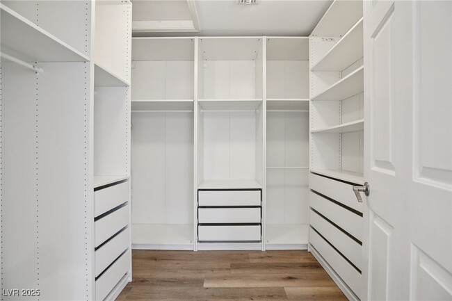 Building Photo - 2504 Youngdale Dr