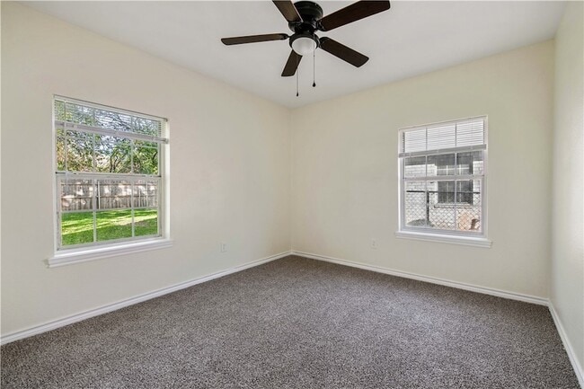 Building Photo - 302 W 23rd St