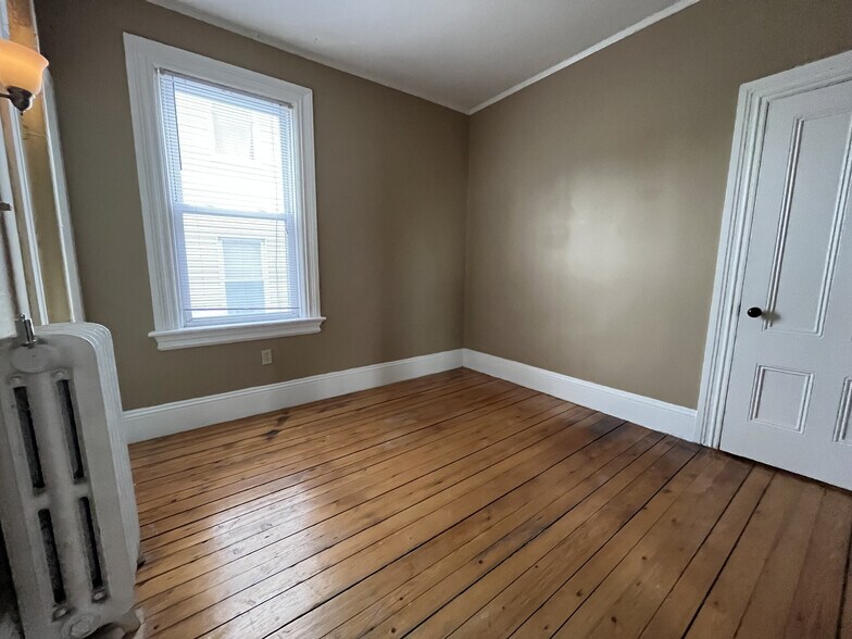 Building Photo - 203 Howell St