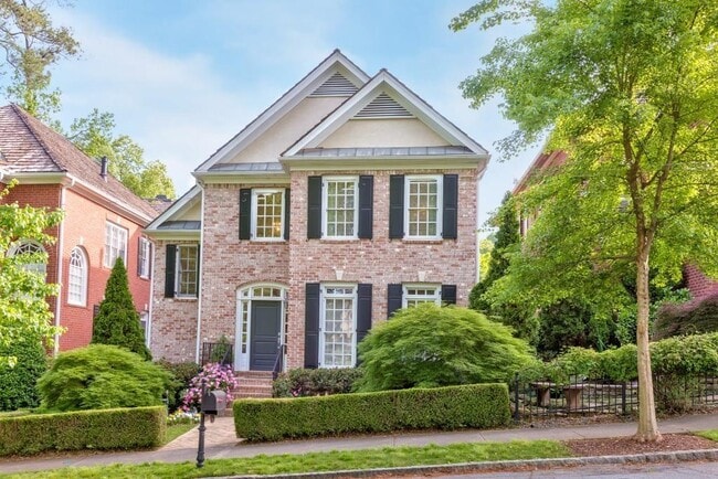 Primary Photo - 704 Longleaf Dr NE