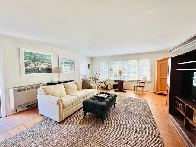 Building Photo - 301 Haviland Rd