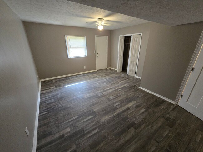 Building Photo - 4 Bedroom House