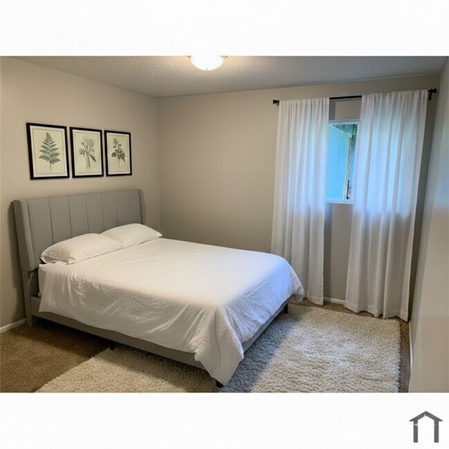 Building Photo - 501_Three Outsider