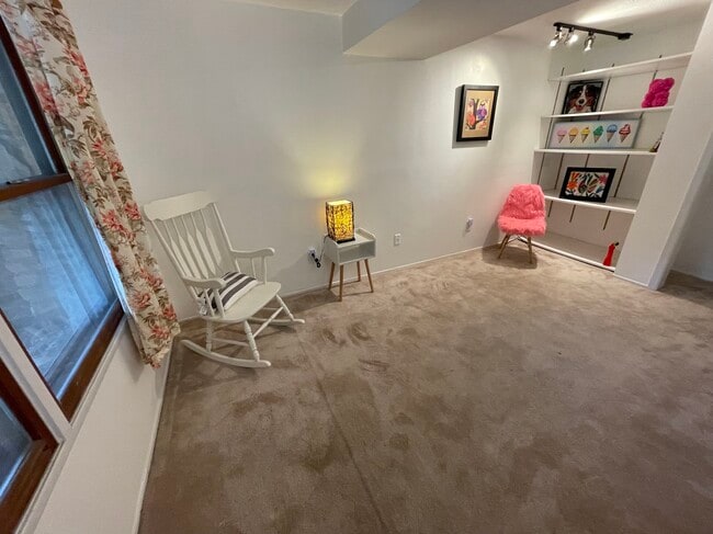 Building Photo - 104 S Tumbleweed Trail