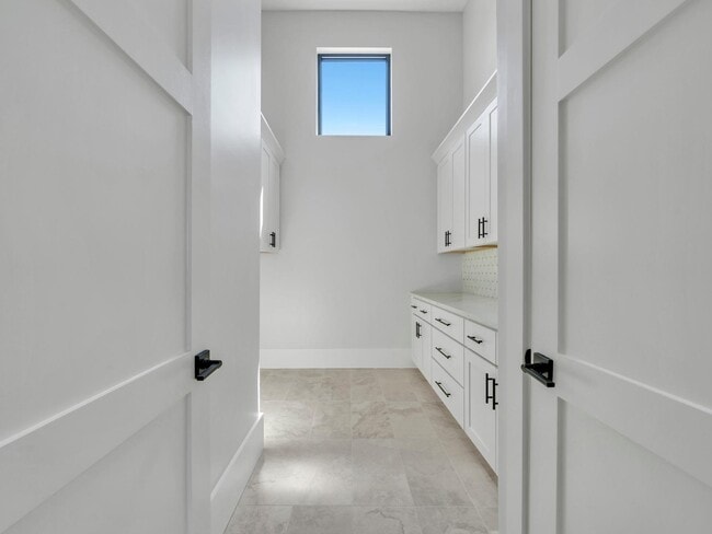 Building Photo - 330 Kelly Plantation Dr