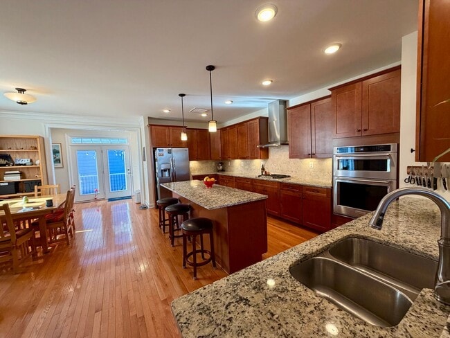 Building Photo - 1539 Barnett St