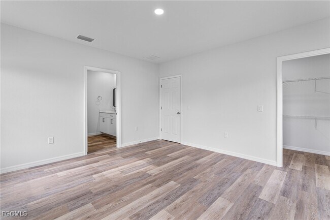 Building Photo - 945 Butler St E