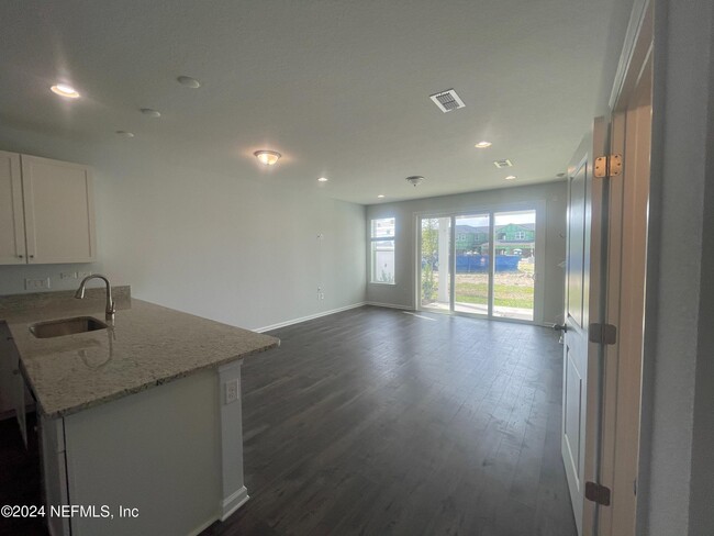 Building Photo - 34 Pinebury Ln