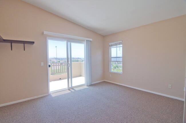 Building Photo - 758 Callecita Aquilla Sur
