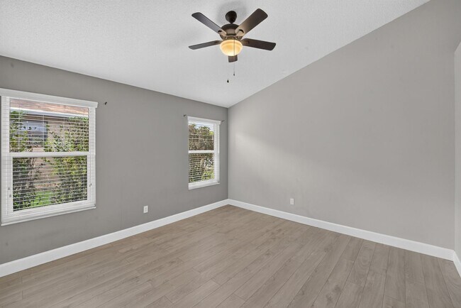 Building Photo - Renovated Brick Home in Gated Community