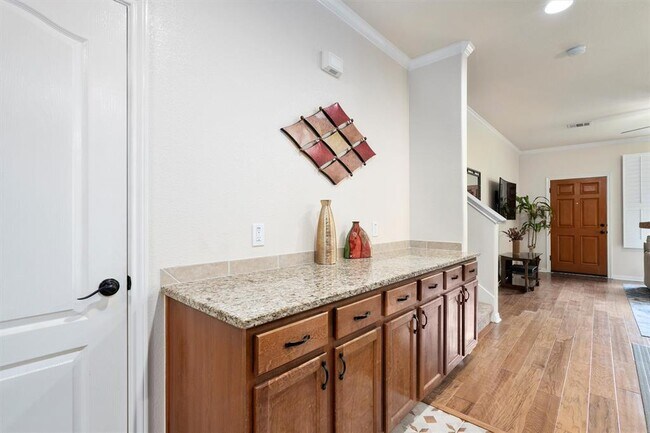 Building Photo - 2101 Town Centre Dr