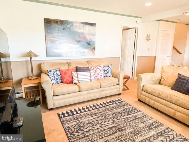 Building Photo - 122 W Bay View Dr