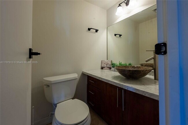 Building Photo - 3675 N Country Club Dr