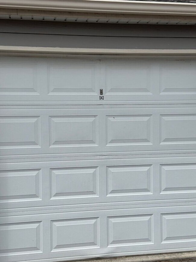 Building Photo - Great location, nice condo FRESH PAINT NOW AND NEW WINDOWS !