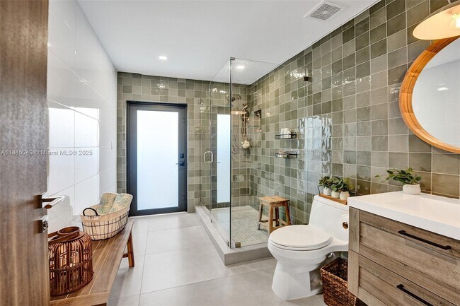 Building Photo - 1021 Guava Isle
