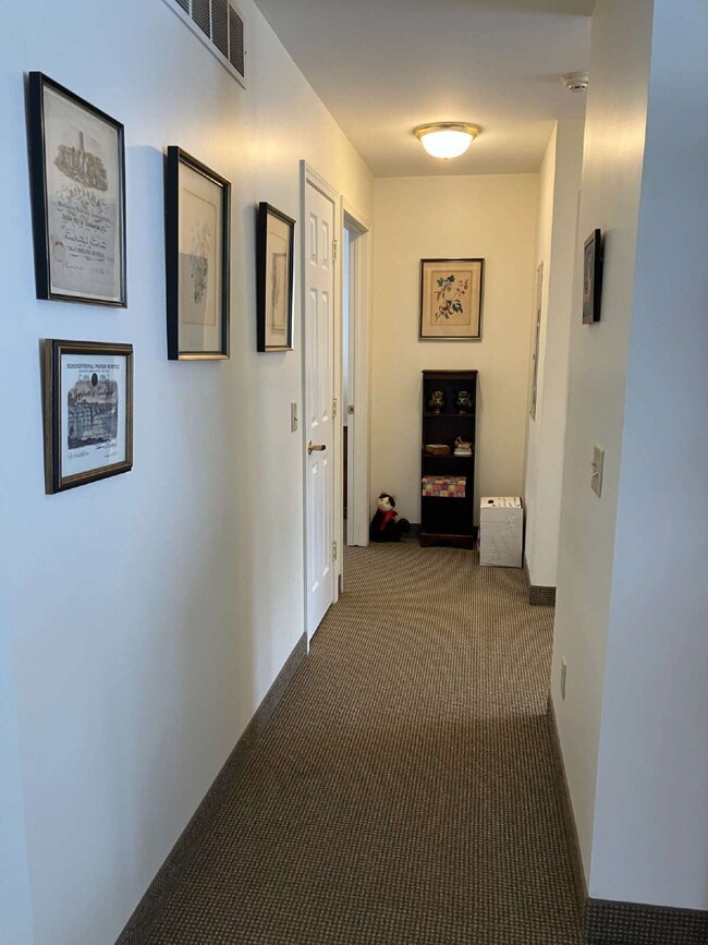 Building Photo - 2 Bedroom, Office and 1.5 bath in the Village of Fairport - Available May 2026! $2,650/month