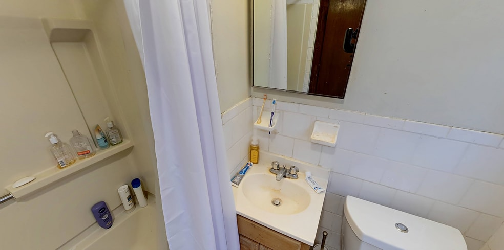 Building Photo - 52 Queensberry St