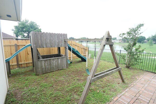 Building Photo - 23135 N Waterlake Dr