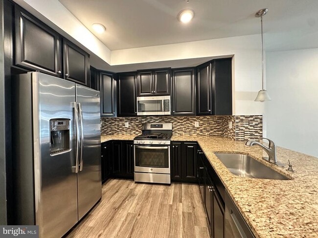 Building Photo - 13727 Endeavour Dr