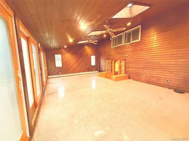 Building Photo - 8 College Dr