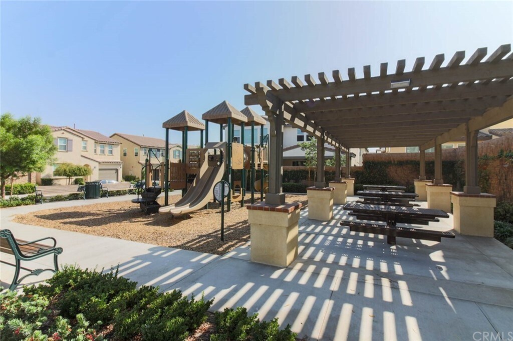 Building Photo - 2709 Via Razmin