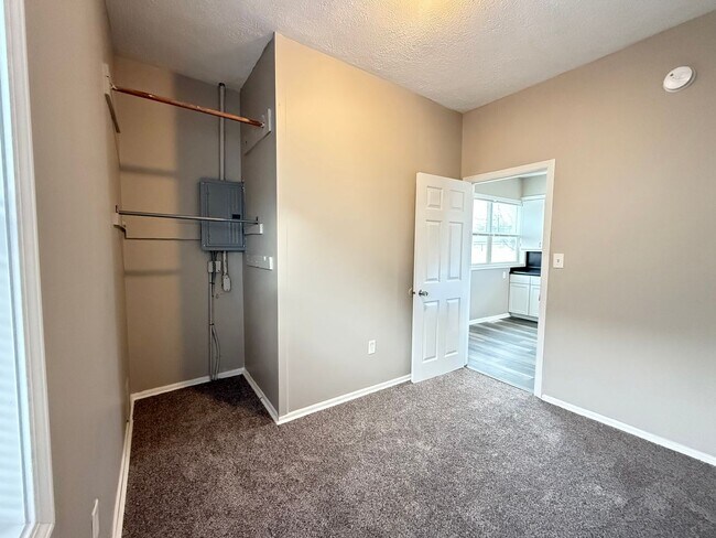 Building Photo - 3 Bedroom Home with Basement & Yard