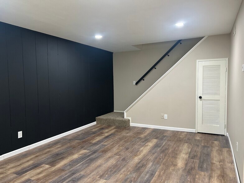 Building Photo - 136 Storm Dr