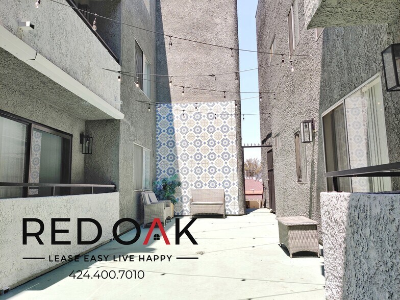 Building Photo - 11817 Victory Blvd