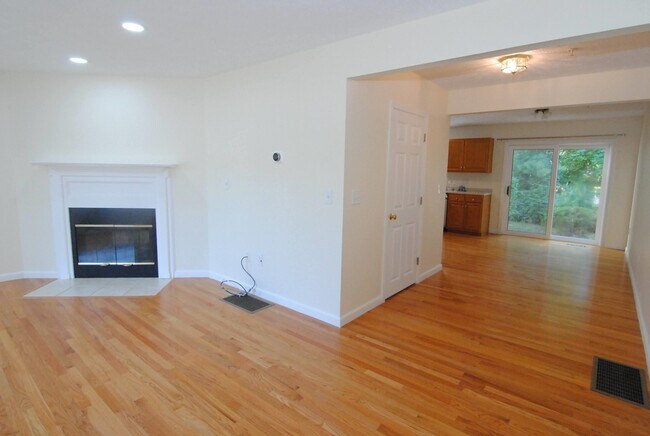 Building Photo - 68 Georgetown Dr