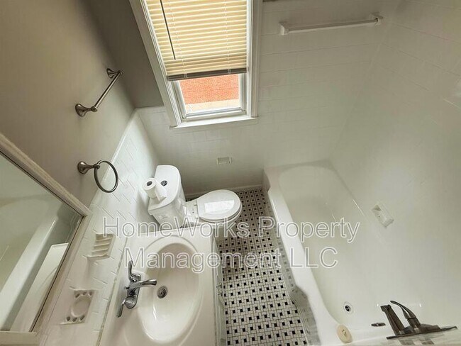 Building Photo - 3744 Elmley Ave
