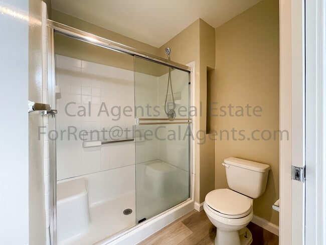 Building Photo - 260 Caldecott Ln