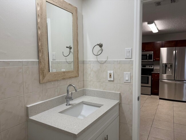 Building Photo - 1370 Birkdale Dr