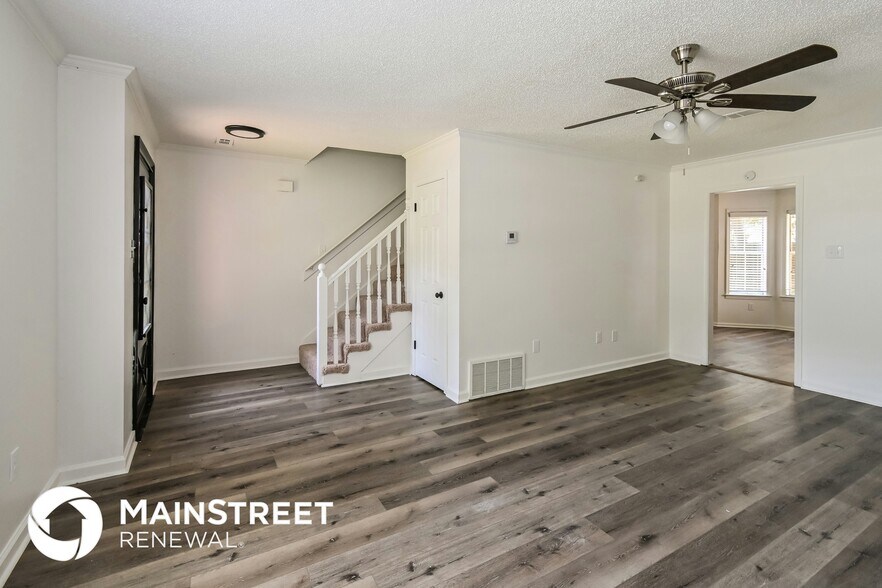 Building Photo - 9406 Slezenger Ln