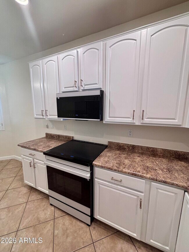 Building Photo - 5606 W St Anne Ave