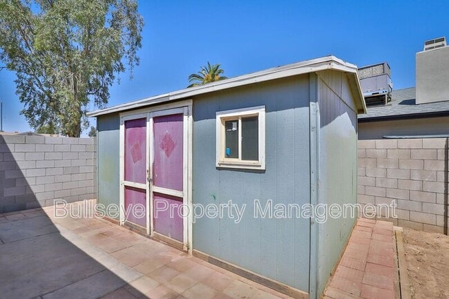 Building Photo - 1947 E Greenway Dr