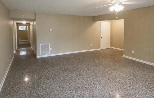 Building Photo - 8021 N Ola Ave