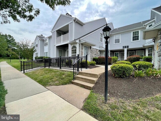 Building Photo - 1104 Mews Dr
