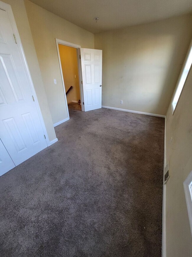 Building Photo - 2 Bed with Finished Basement