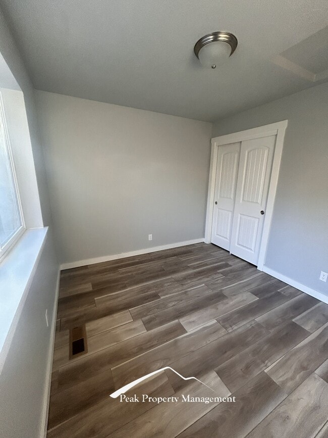 Building Photo - 2070 Kelly Dr