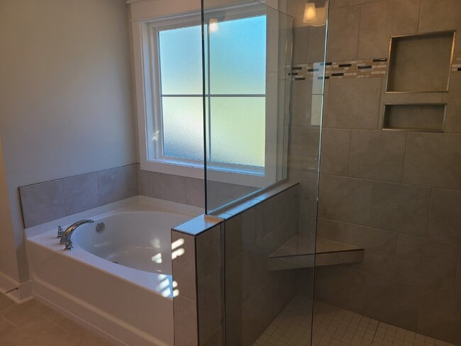 Building Photo - Four Bedroom Home on the North End of Hilton Head Island!