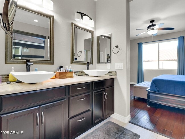 Building Photo - 1866 E Ravenswood Dr