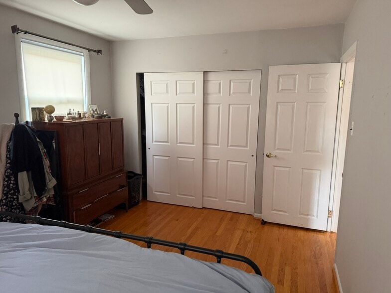 Primary bed closet - 620 Green Ln