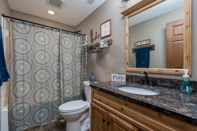 Building Photo - Stunning rambler on Tanager Road!