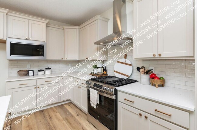 Building Photo - 440 NW Ashley Cir