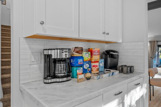 Building Photo - 9737 Benavente Pl