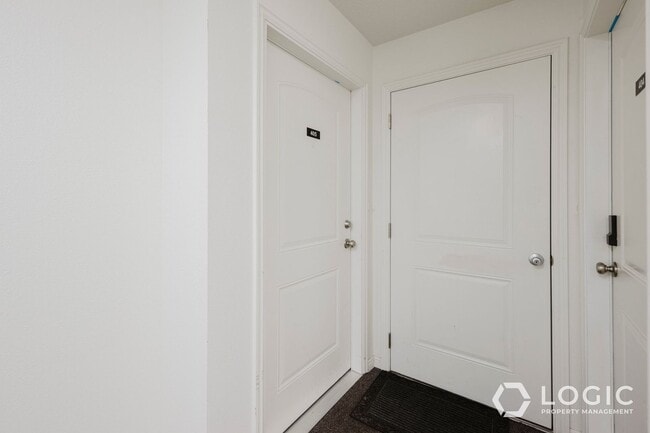 Building Photo - 1044 E 400 S