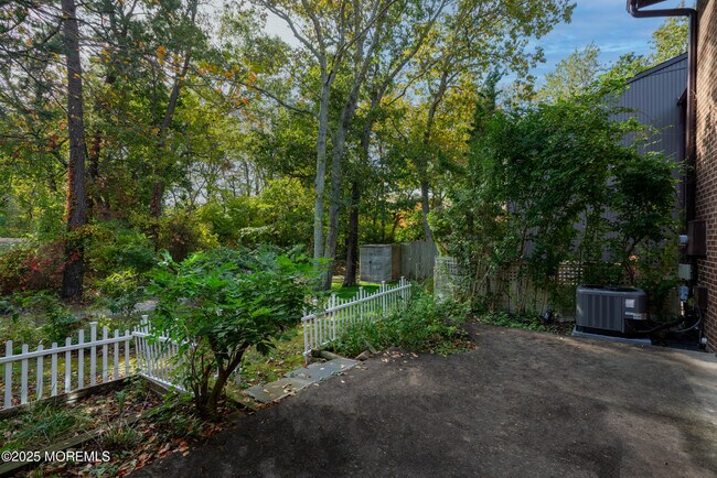Building Photo - 904 Schooner Dr
