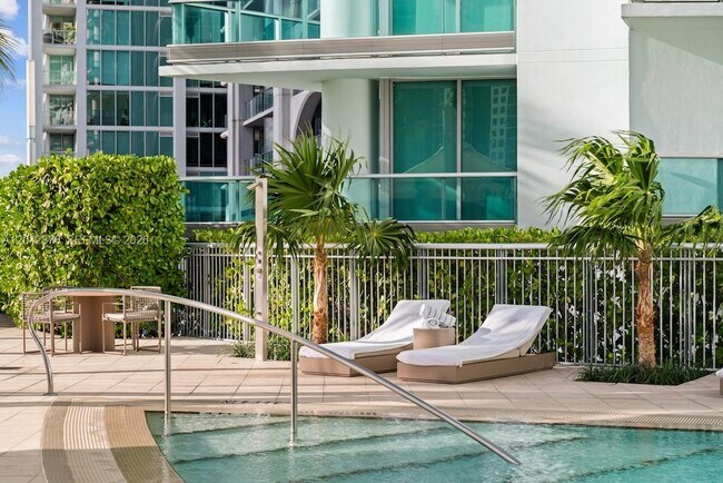 Building Photo - 900 Biscayne Blvd