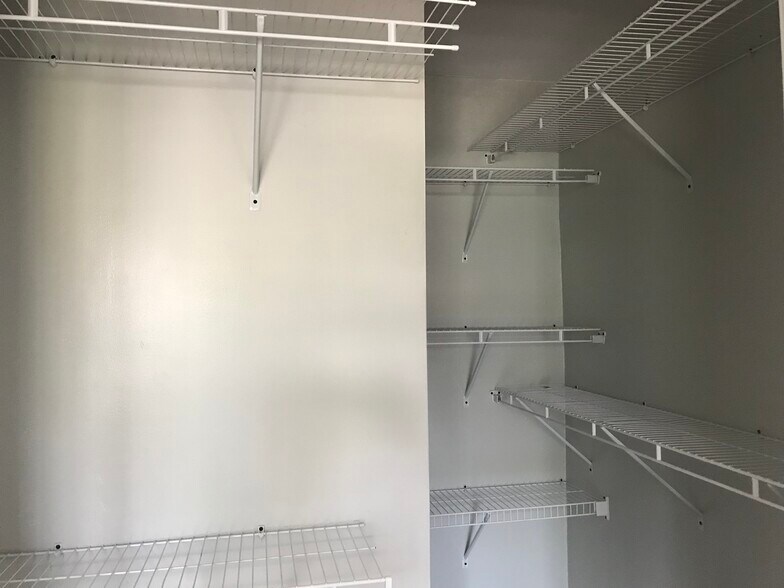 Building Photo - 633 E 11th Ave