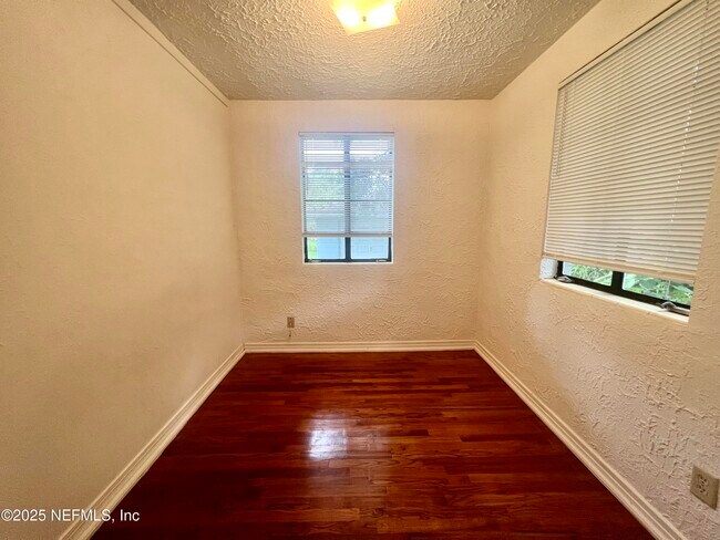 Building Photo - 3340 Sunnybrook Ave N